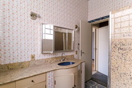 Casa à venda com 200m², 6 quartos e 2 vagas Casa à venda com 200m², 6 quartos e 2 vagasBanheiro