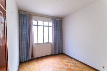 Casa à venda com 200m², 6 quartos e 2 vagas Casa à venda com 200m², 6 quartos e 2 vagasQuarto 5