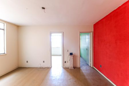 Casa à venda com 200m², 6 quartos e 2 vagas Casa à venda com 200m², 6 quartos e 2 vagasSala