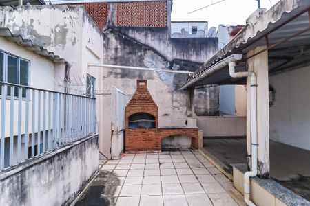 Casa à venda com 200m², 6 quartos e 2 vagas Casa à venda com 200m², 6 quartos e 2 vagasTerraço