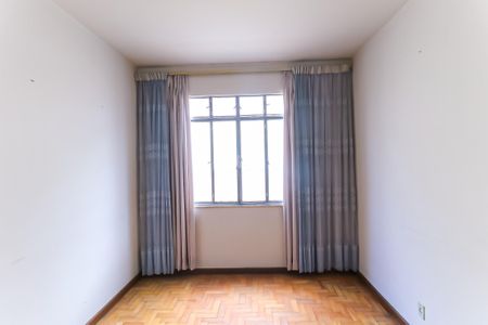 Casa à venda com 200m², 6 quartos e 2 vagas Casa à venda com 200m², 6 quartos e 2 vagasQuarto 5