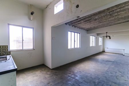 Casa à venda com 200m², 6 quartos e 2 vagas Casa à venda com 200m², 6 quartos e 2 vagasSalão