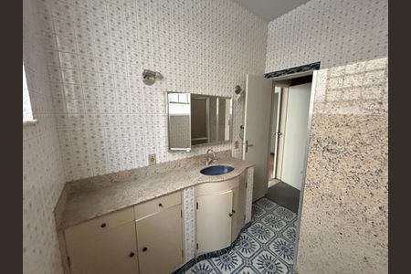 Casa à venda com 200m², 8 quartos e 2 vagasBanheiro 1
