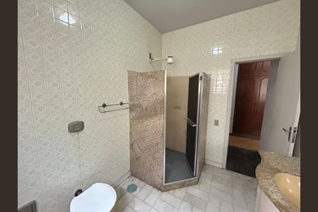 Casa à venda com 200m², 8 quartos e 2 vagasBanheiro 2