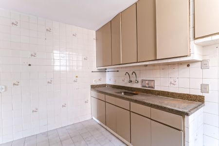 Casa à venda com 200m², 6 quartos e 2 vagas Casa à venda com 200m², 6 quartos e 2 vagasCozinha