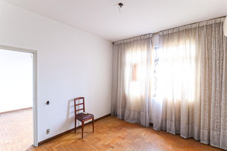 Casa à venda com 200m², 6 quartos e 2 vagas Casa à venda com 200m², 6 quartos e 2 vagasQuarto