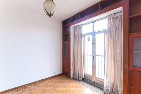 Casa à venda com 200m², 6 quartos e 2 vagas Casa à venda com 200m², 6 quartos e 2 vagasSala