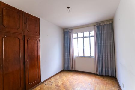 Casa à venda com 200m², 6 quartos e 2 vagas Casa à venda com 200m², 6 quartos e 2 vagasQuarto 5