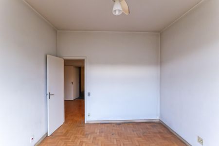 Casa à venda com 200m², 6 quartos e 2 vagas Casa à venda com 200m², 6 quartos e 2 vagasQuarto 4