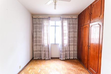 Casa à venda com 200m², 6 quartos e 2 vagas Casa à venda com 200m², 6 quartos e 2 vagasQuarto 2