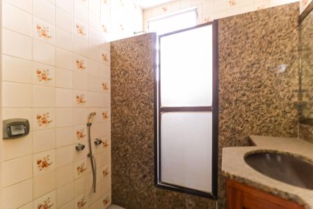 Casa à venda com 200m², 6 quartos e 2 vagas Casa à venda com 200m², 6 quartos e 2 vagasBanheiro