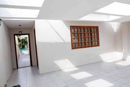 Casa de condomínio à venda com 172m², 4 quartos e 2 vagas Casa de condomínio à venda com 172m², 4 quartos e 2 vagasGarangem