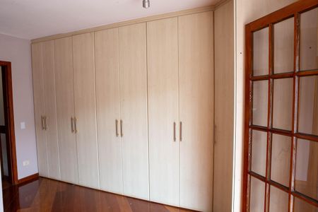 Casa de condomínio à venda com 172m², 4 quartos e 2 vagas Casa de condomínio à venda com 172m², 4 quartos e 2 vagasQuarto suíte Master