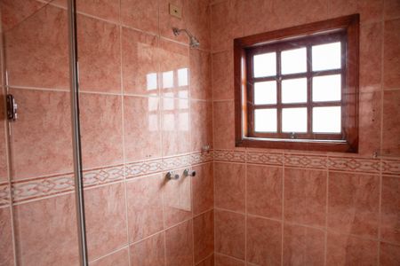 Casa de condomínio à venda com 172m², 4 quartos e 2 vagas Casa de condomínio à venda com 172m², 4 quartos e 2 vagasQuarto suíte Master - Banheiro com banheira