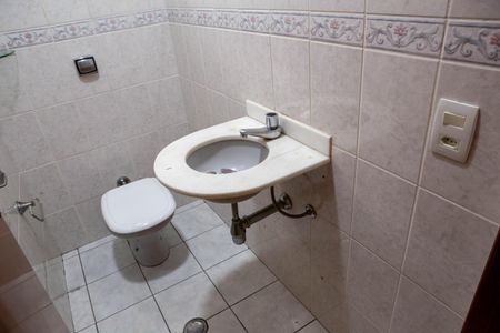 Casa de condomínio à venda com 172m², 4 quartos e 2 vagas Casa de condomínio à venda com 172m², 4 quartos e 2 vagasLavabo