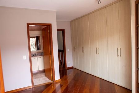 Casa de condomínio à venda com 172m², 4 quartos e 2 vagas Casa de condomínio à venda com 172m², 4 quartos e 2 vagasQuarto suíte Master