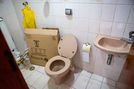 Casa de condomínio à venda com 172m², 4 quartos e 2 vagas Casa de condomínio à venda com 172m², 4 quartos e 2 vagasEdícula - Banheiro