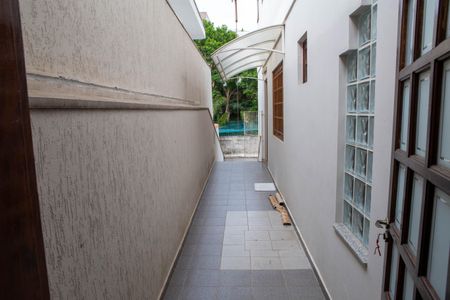 Casa de condomínio à venda com 172m², 4 quartos e 2 vagas Casa de condomínio à venda com 172m², 4 quartos e 2 vagasCorredor Externo