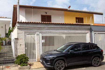 Casa de condomínio à venda com 172m², 4 quartos e 2 vagas Casa de condomínio à venda com 172m², 4 quartos e 2 vagasFachada da Casa