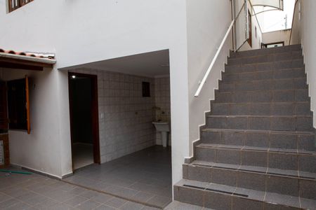 Casa de condomínio à venda com 172m², 4 quartos e 2 vagas Casa de condomínio à venda com 172m², 4 quartos e 2 vagasEscada Acesso piso superior
