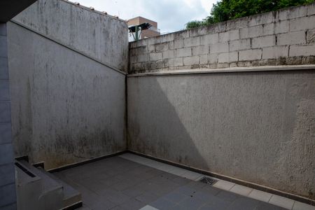 Casa de condomínio à venda com 172m², 4 quartos e 2 vagas Casa de condomínio à venda com 172m², 4 quartos e 2 vagasQuintal