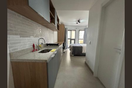 Cozinha de kitnet/studio para alugar com 1 quarto, 24m² em Brooklin, São Paulo