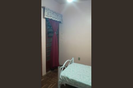 Casa à venda com 170m², 6 quartos e 3 vagas Casa à venda com 170m², 6 quartos e 3 vagasQuarto