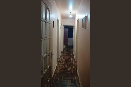 Casa à venda com 170m², 6 quartos e 3 vagas Casa à venda com 170m², 6 quartos e 3 vagasCorredor