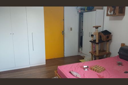 Casa à venda com 170m², 6 quartos e 3 vagas Casa à venda com 170m², 6 quartos e 3 vagasQuarto