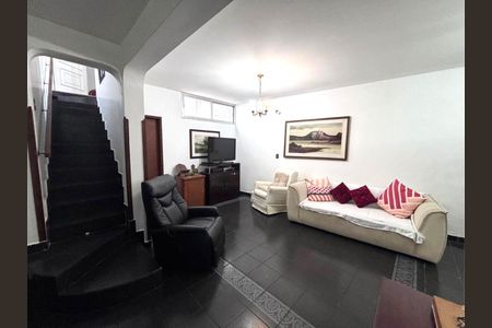 Casa para alugar com 248m², 3 quartos e 2 vagasSala