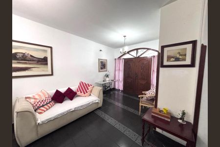 Casa para alugar com 248m², 3 quartos e 2 vagasSala