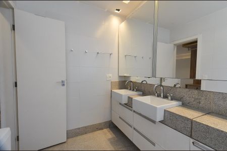Apartamento à venda com 164m², 4 quartos e 4 vagasSuíte Master Banheiro