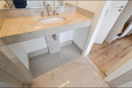 Apartamento à venda com 164m², 4 quartos e 4 vagasBanheiro Suíte 1