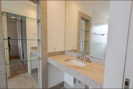 Apartamento à venda com 164m², 4 quartos e 4 vagasBanheiro Suíte 1