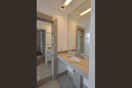 Apartamento à venda com 164m², 4 quartos e 4 vagasBanheiro Suíte 1