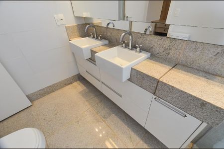 Apartamento à venda com 164m², 4 quartos e 4 vagasSuíte Master Banheiro