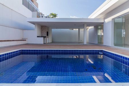 Casa à venda com 3 quartos, 227m² em Parque Sinai, Santana de Parnaíba