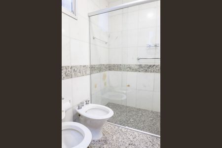 Apartamento à venda com 134m², 4 quartos e 2 vagasBanheiro suite 