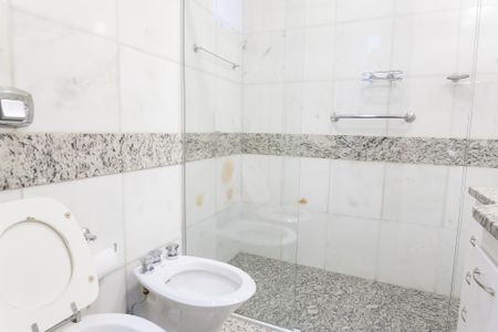 Apartamento à venda com 134m², 4 quartos e 2 vagasBanheiro suite 