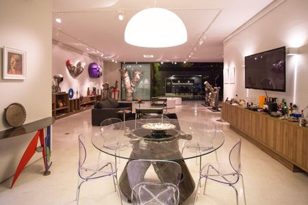 Casa à venda com 5 quartos, 695m² em Campo Belo, São Paulo