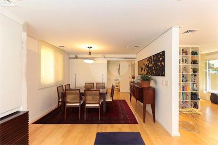 Casa à venda com 4 quartos, 375m² em Santo Amaro, São Paulo