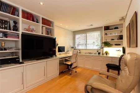 Casa à venda com 4 quartos, 375m² em Santo Amaro, São Paulo