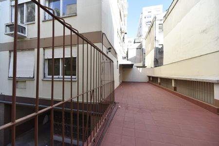 Apartamento à venda com 57m², 2 quartos e 1 vaga Apartamento à venda com 57m², 2 quartos e 1 vagaVaranda