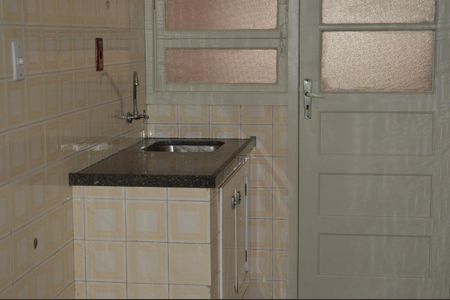 Cozinha  de apartamento à venda com 2 quartos, 57m² em Independência, Porto Alegre