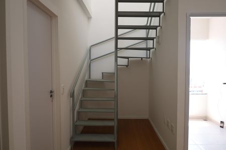 Apartamento para alugar com 66m², 1 quarto e sem vagaEscadas