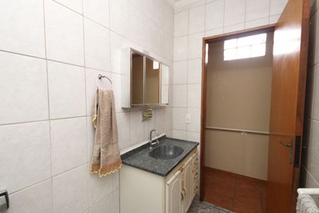 Casa para alugar com 92m², 2 quartos e 2 vagas Casa para alugar com 92m², 2 quartos e 2 vagasBanheiro