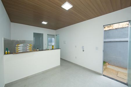 SALA de casa para alugar com 2 quartos, 75m² em Santo Andre, Belo Horizonte