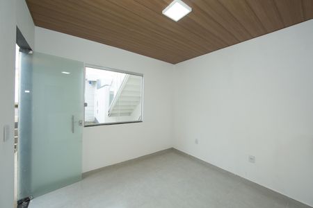 SALA de casa para alugar com 2 quartos, 75m² em Santo Andre, Belo Horizonte
