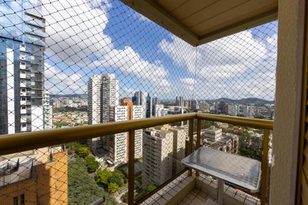 Apartamento à venda com 107m², 3 quartos e 2 vagasVaranda Quarto 2