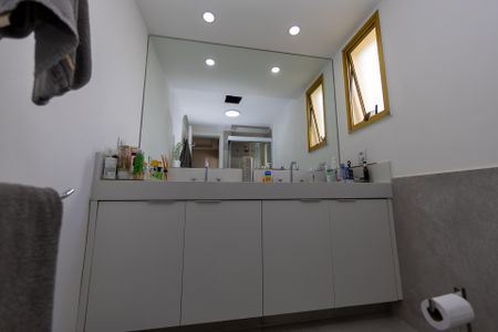 Apartamento à venda com 107m², 3 quartos e 2 vagasBanheiro da Suite